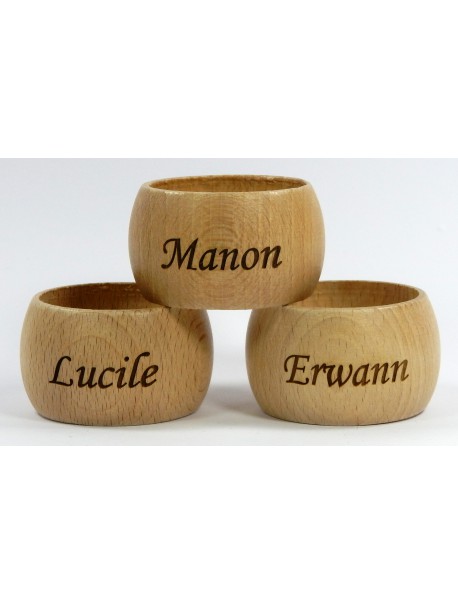 Rond de serviette breton en bois avec prénom.